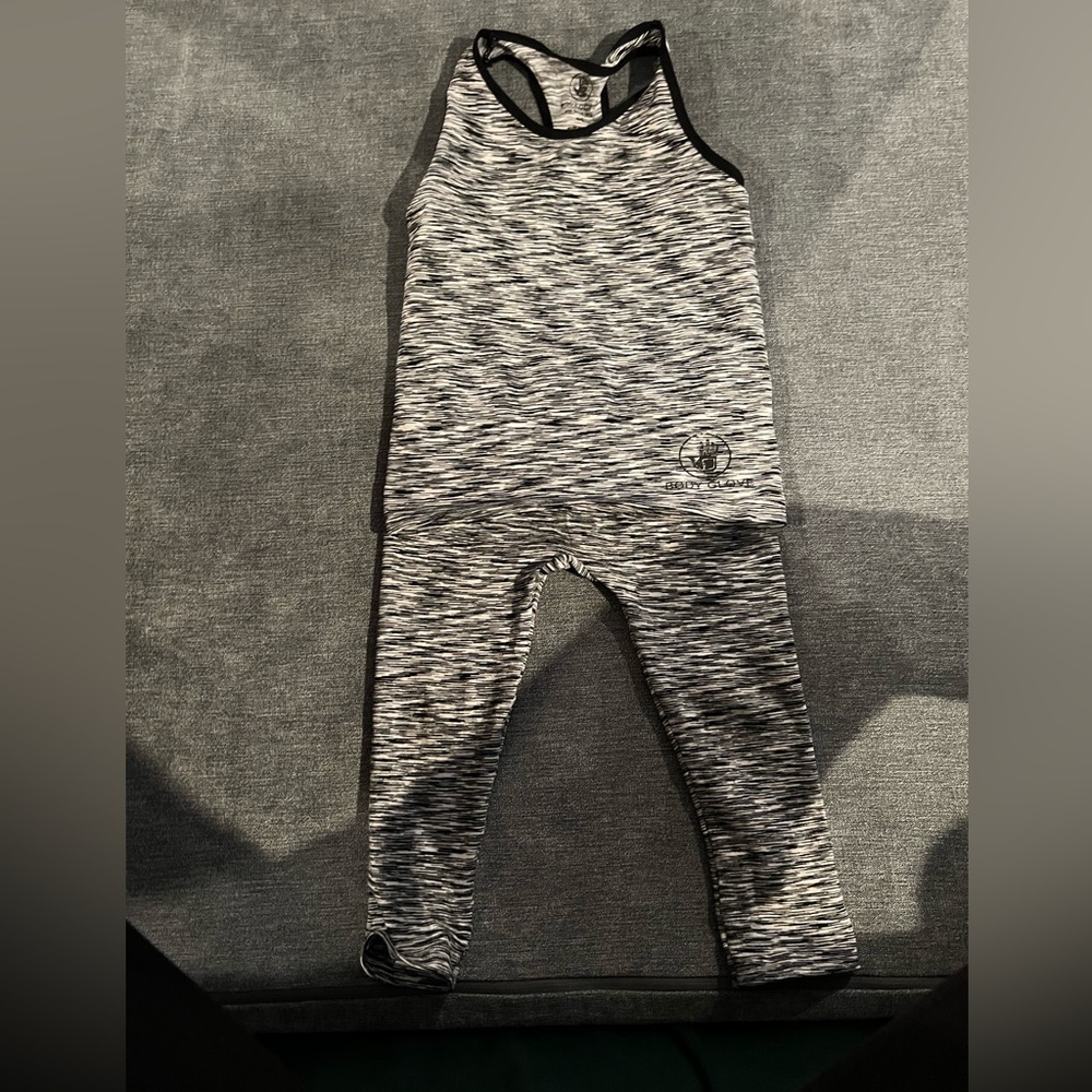 Girls body glove tank and capri set size 4